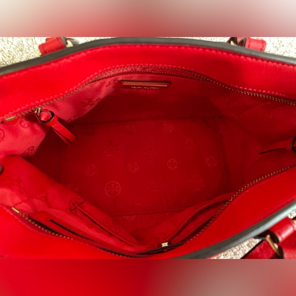 Tory Burch Robinson Mini Square Tote. - Picture 4 of 8